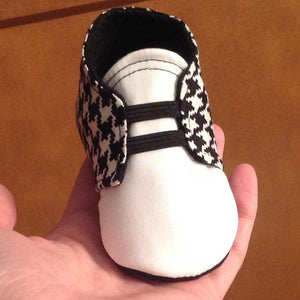 Black and White Houndstooth Baby Shoes with Elastic